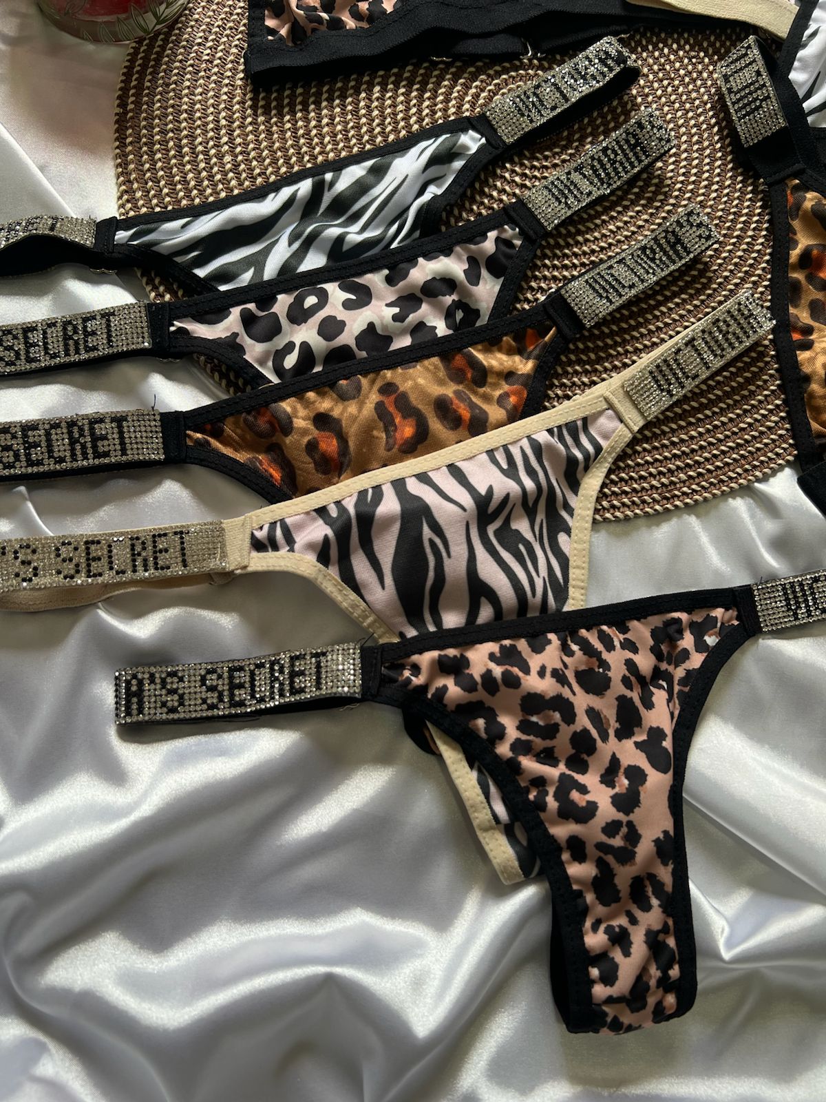 Set Animal Print Con Estrass (Top + Tanga)